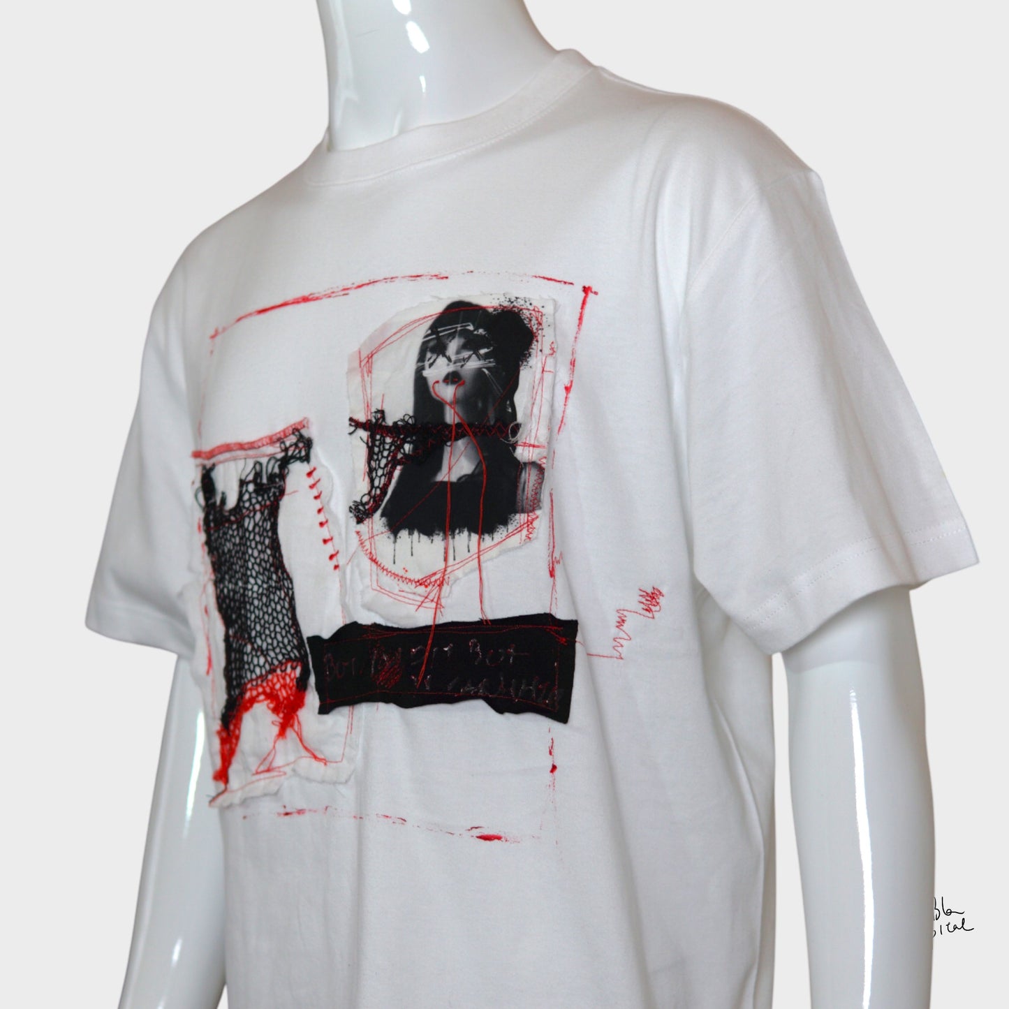アートニットパッチデザイン ホワイトTシャツ