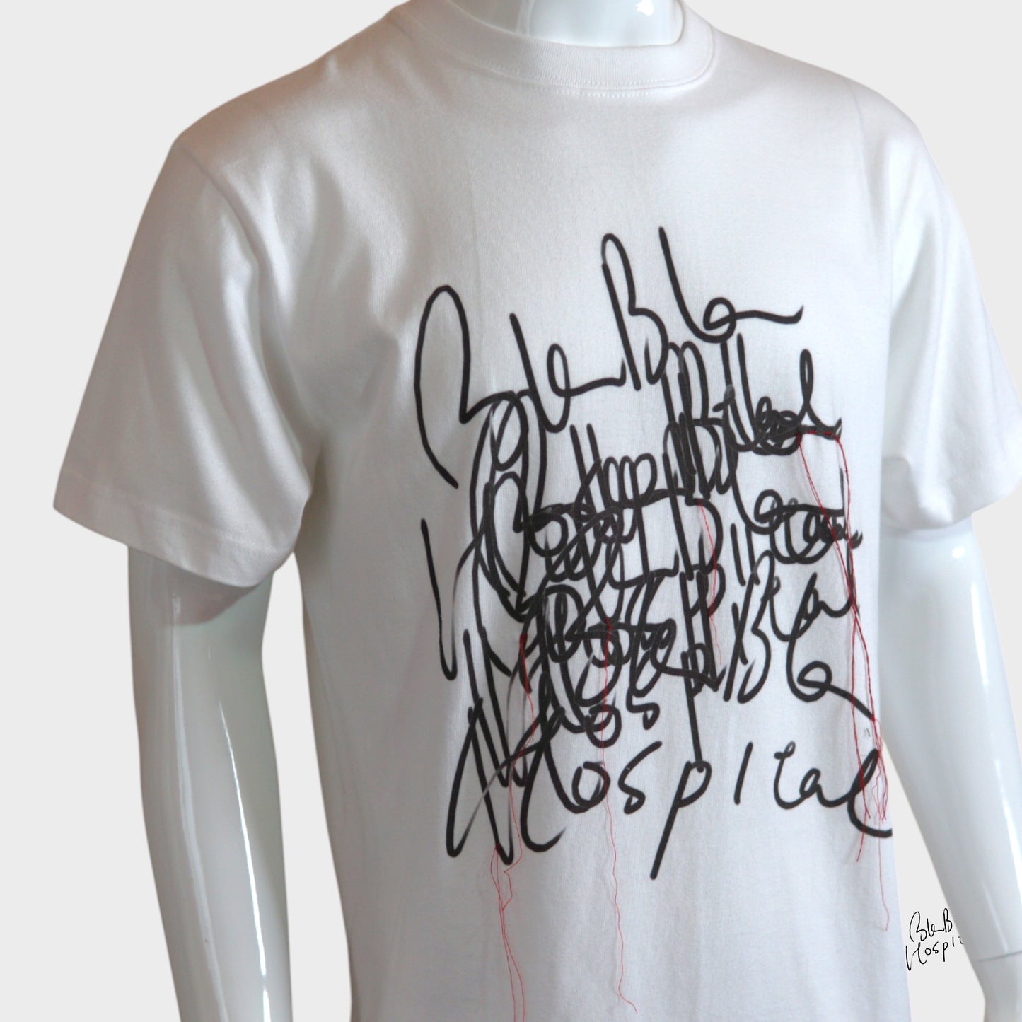 「BLABLAHOSPITAL」ロゴプリントTシャツ ホワイト