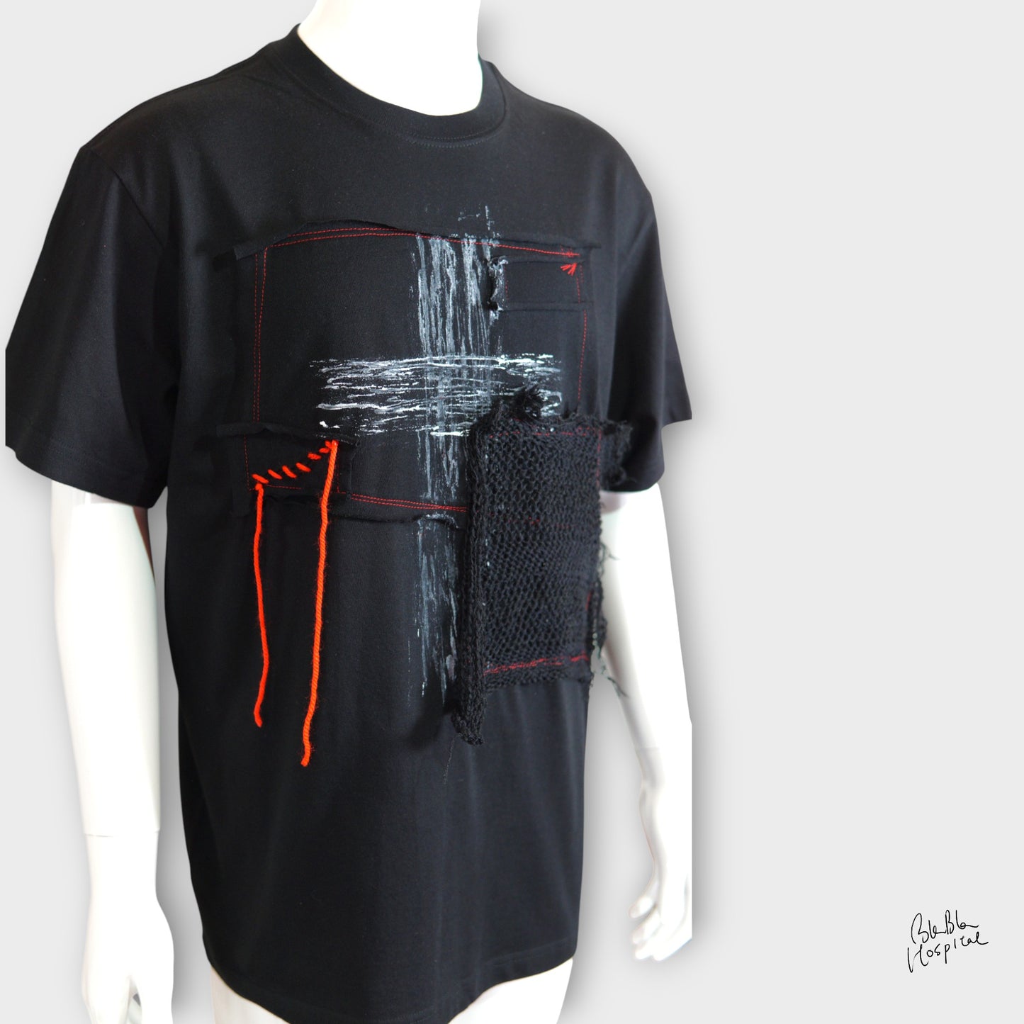 シークレットクロス&アートニットパッチデザイン ブラックTシャツ