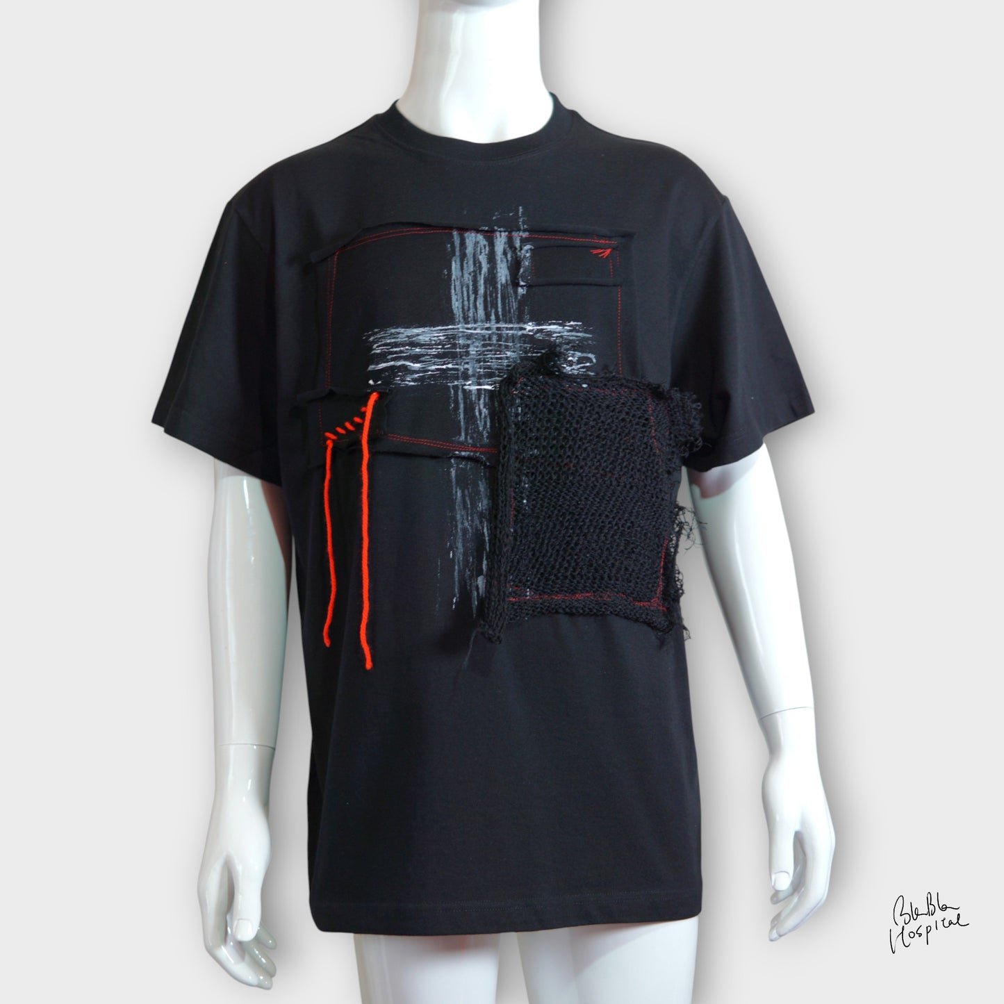 シークレットクロス&アートニットパッチデザイン ブラックTシャツ