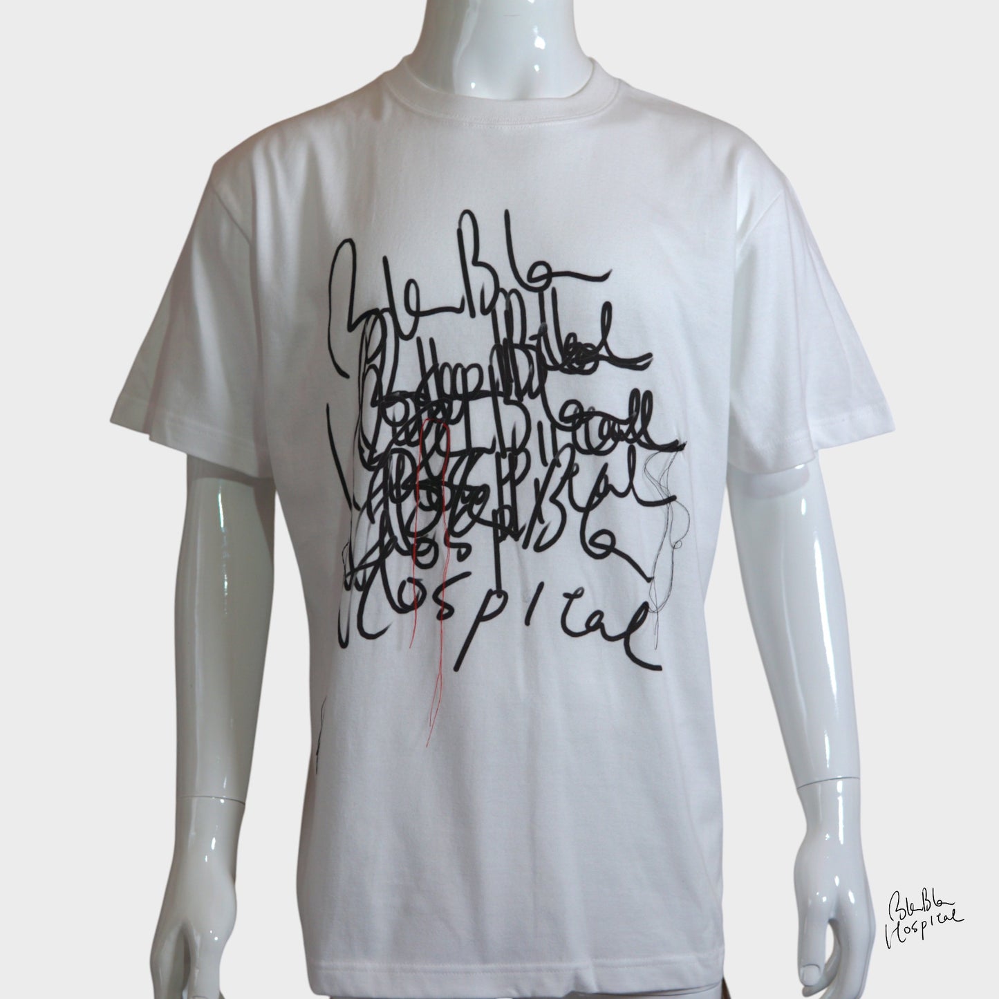 「BLABLAHOSPITAL」ロゴプリントTシャツ ホワイト