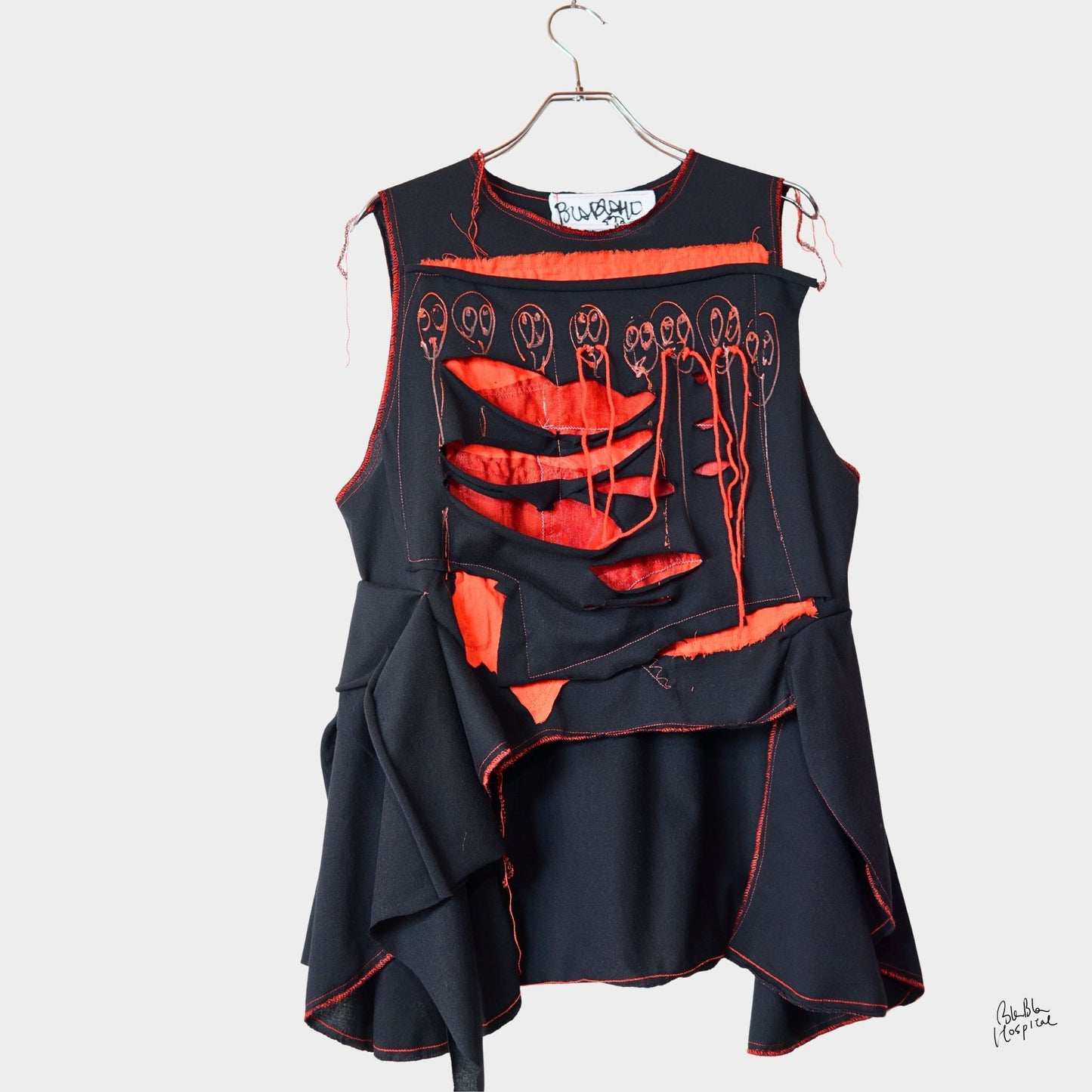 Twinmood – No.01a | Sleeveless Black Top