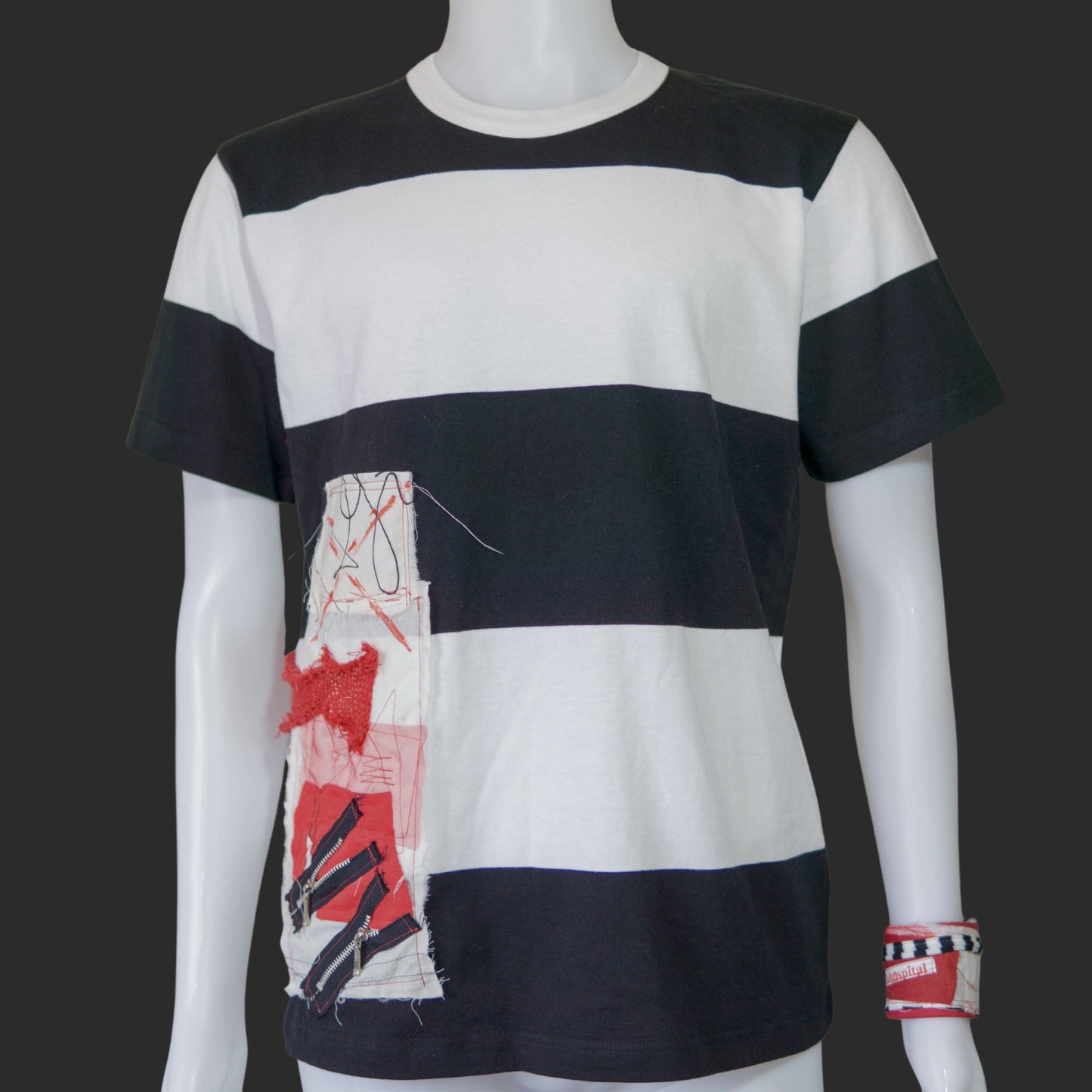 Schwarz-weiß gestreiftes Tokyo-Punk-T-Shirt!