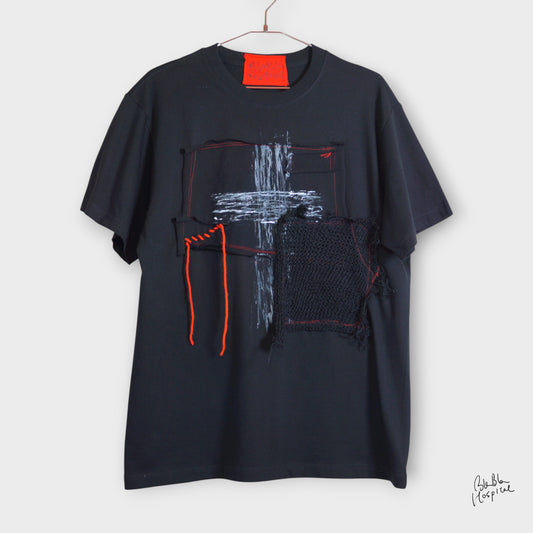 シークレットクロス＆アートニットパッチデザイン　ブラックTシャツ