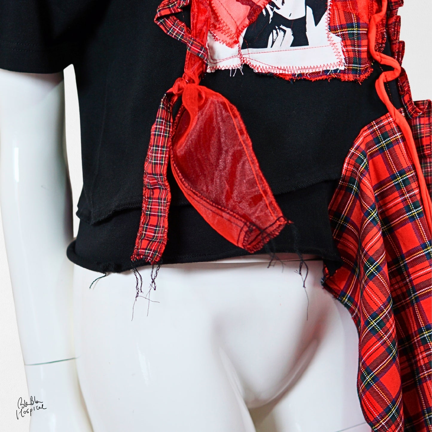 Heart No.002 | 衝動感覚ドレーピング – 黒 T-shirt