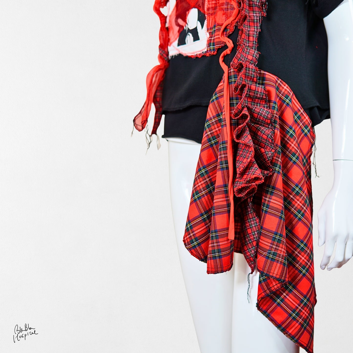 Heart No.002 | 衝動感覚ドレーピング – 黒 T-shirt