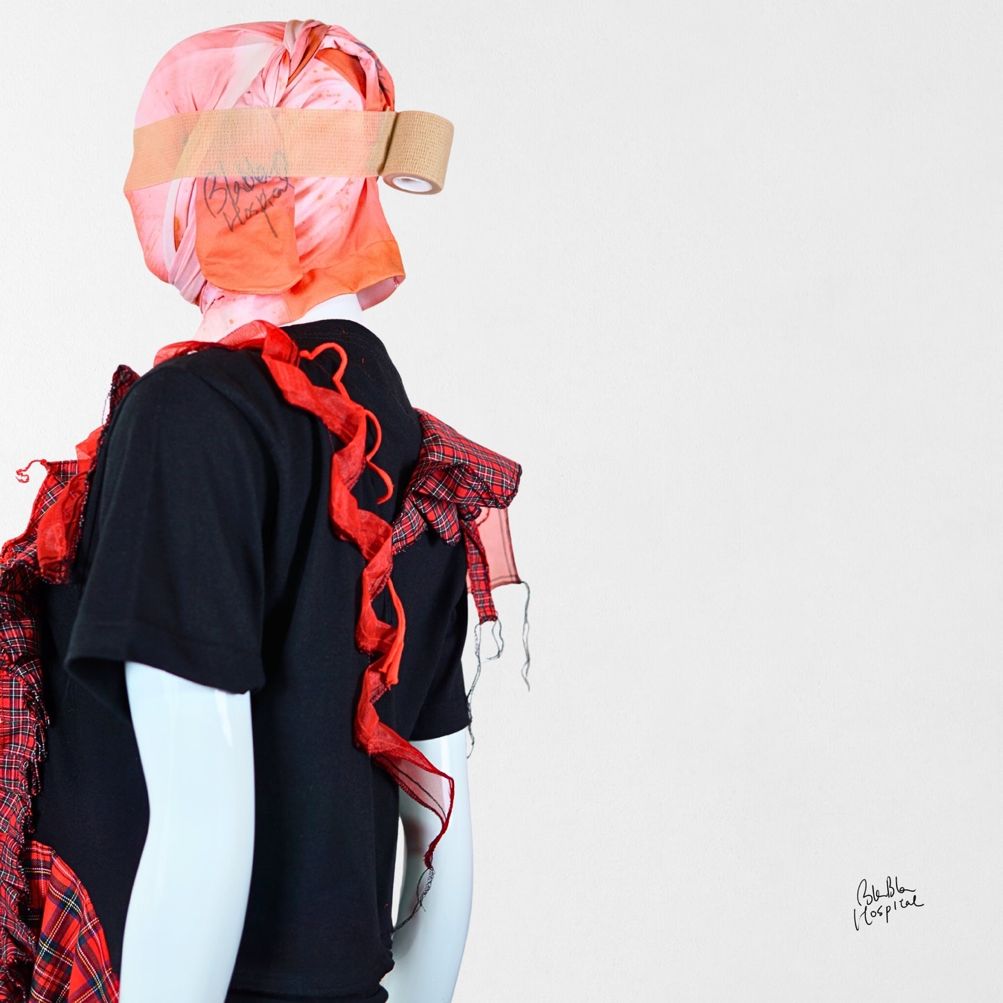 Heart No.002 | 衝動感覚ドレーピング – 黒 T-shirt