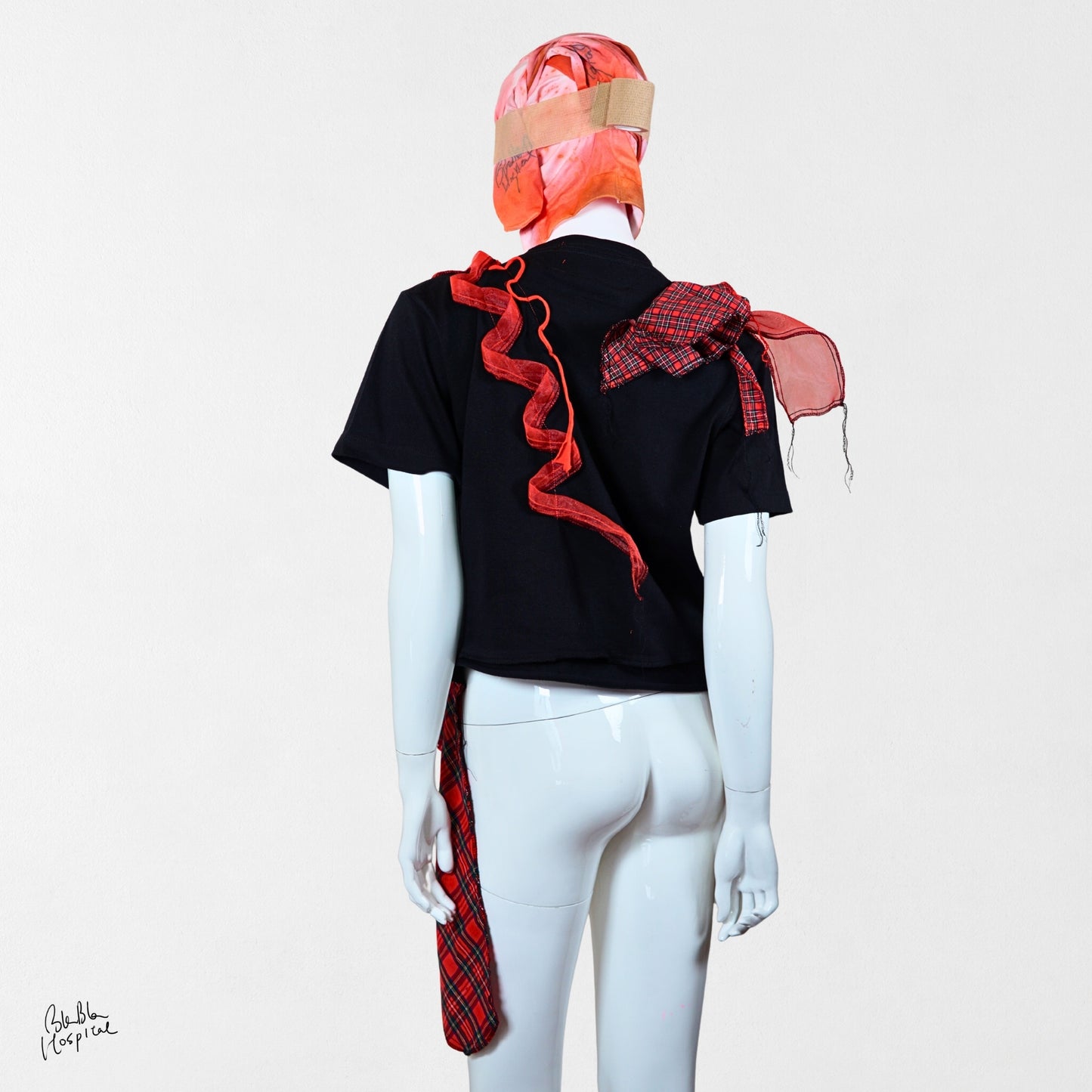 Heart No.002 | 衝動感覚ドレーピング – 黒 T-shirt