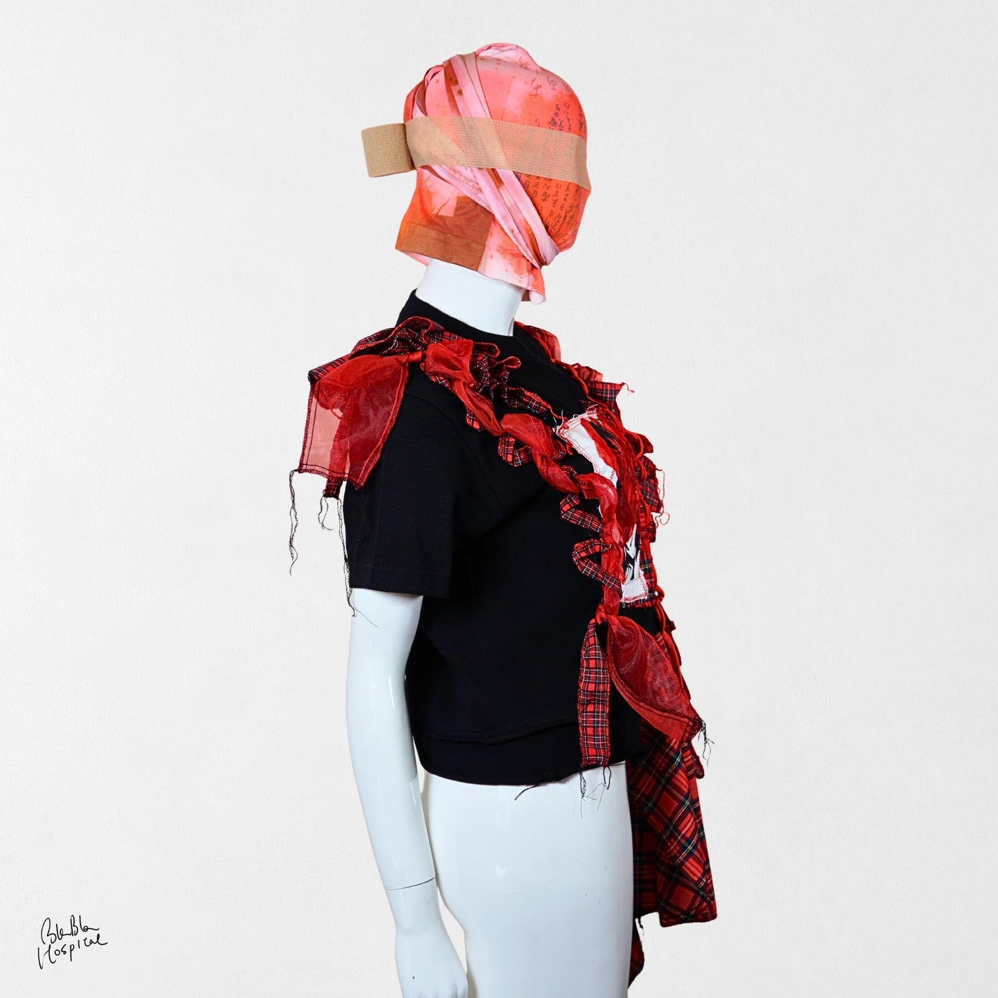 Heart No.002 | 衝動感覚ドレーピング – 黒 T-shirt