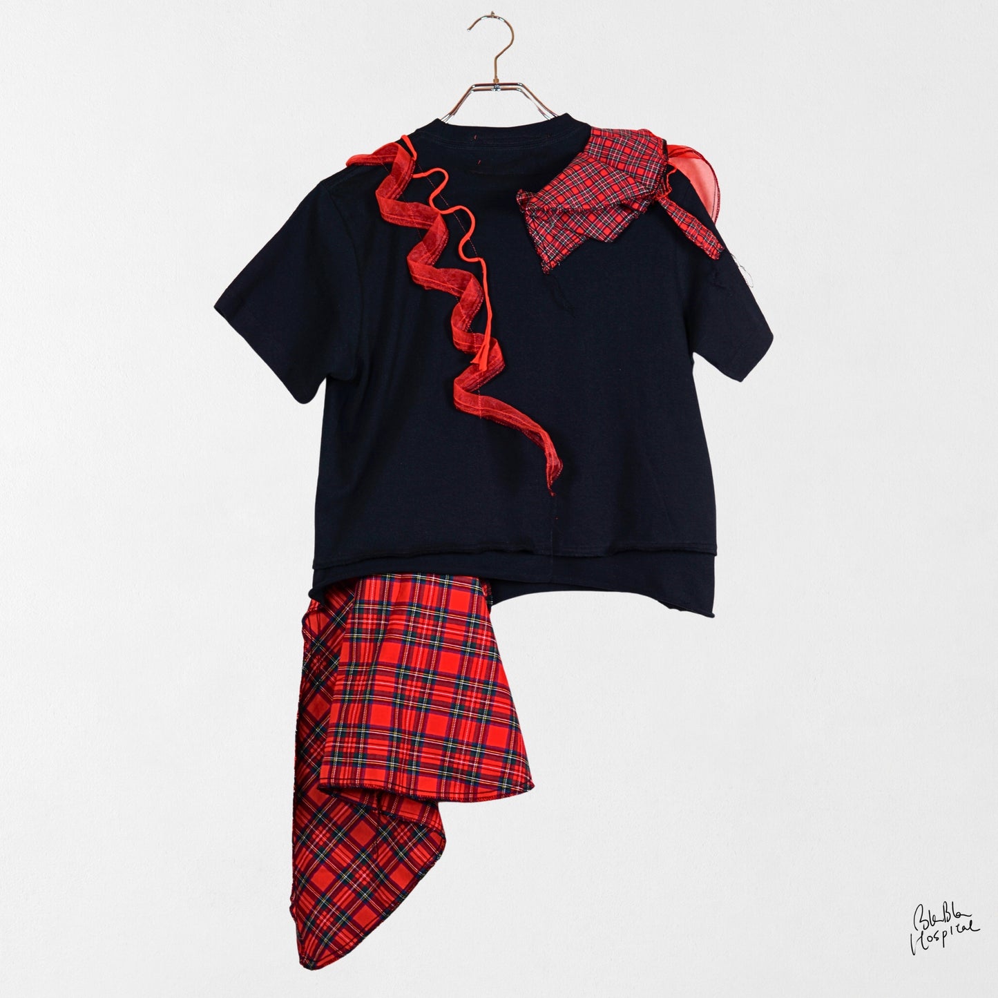 Heart No.002 | 衝動感覚ドレーピング – 黒 T-shirt