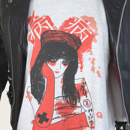 Die Krankenschwester KRANK! KRANK! Bedrucktes graues T-Shirt japanische Yamikawaii-Punkmode